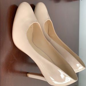 Nude round toe Nine West pumps